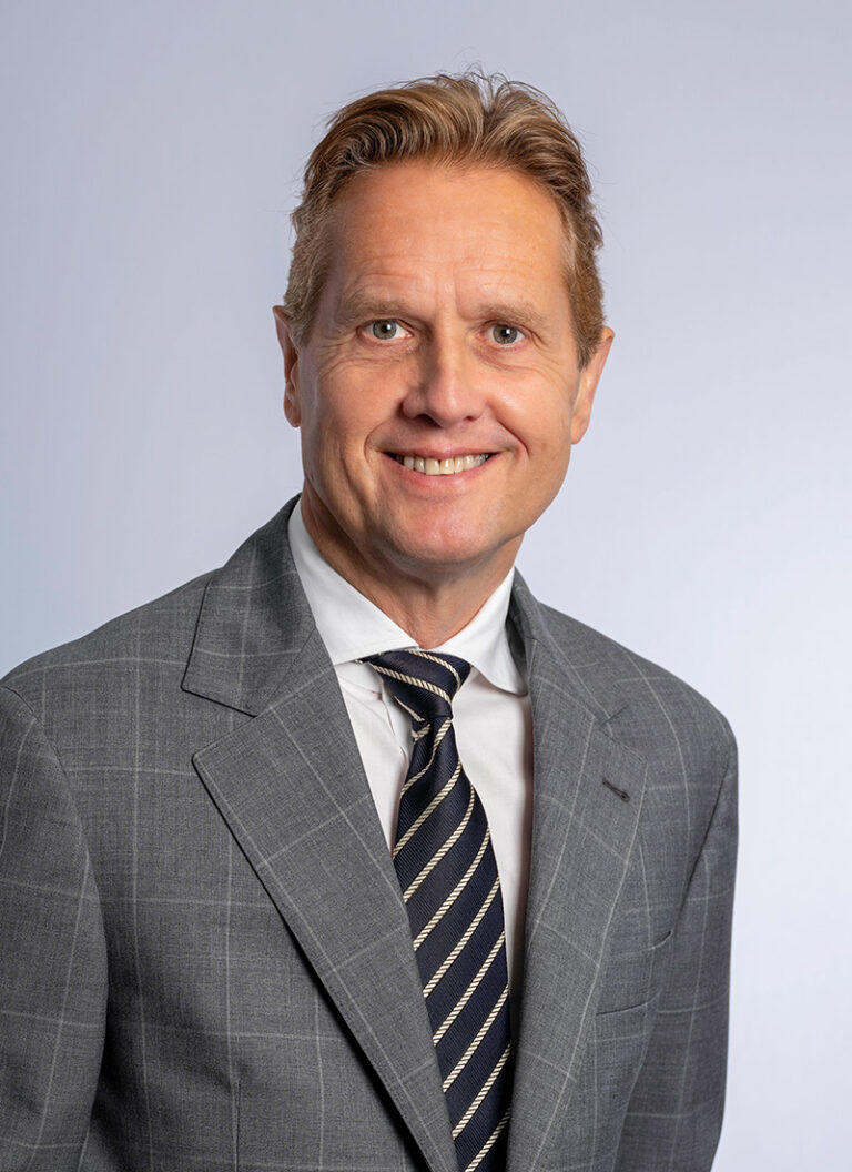 Portrait Photo of Andrew Dawber