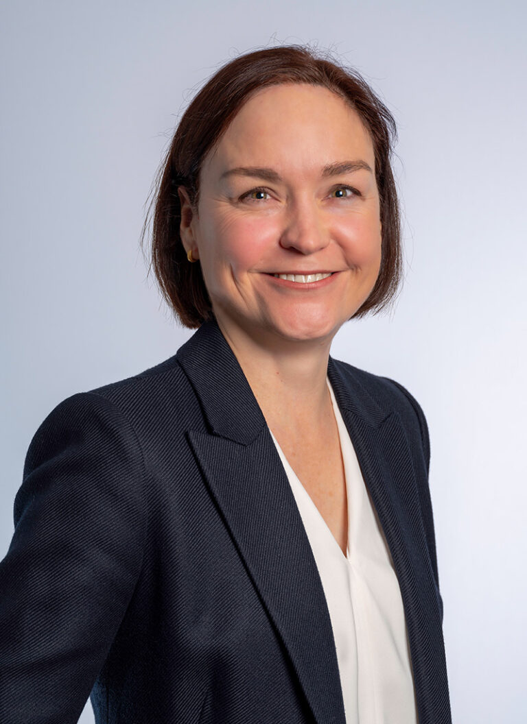 Portrait Photo of Vivienne Howell